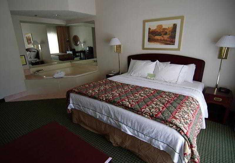 Courtyard By Marriott Tulsa Central Bagian luar foto