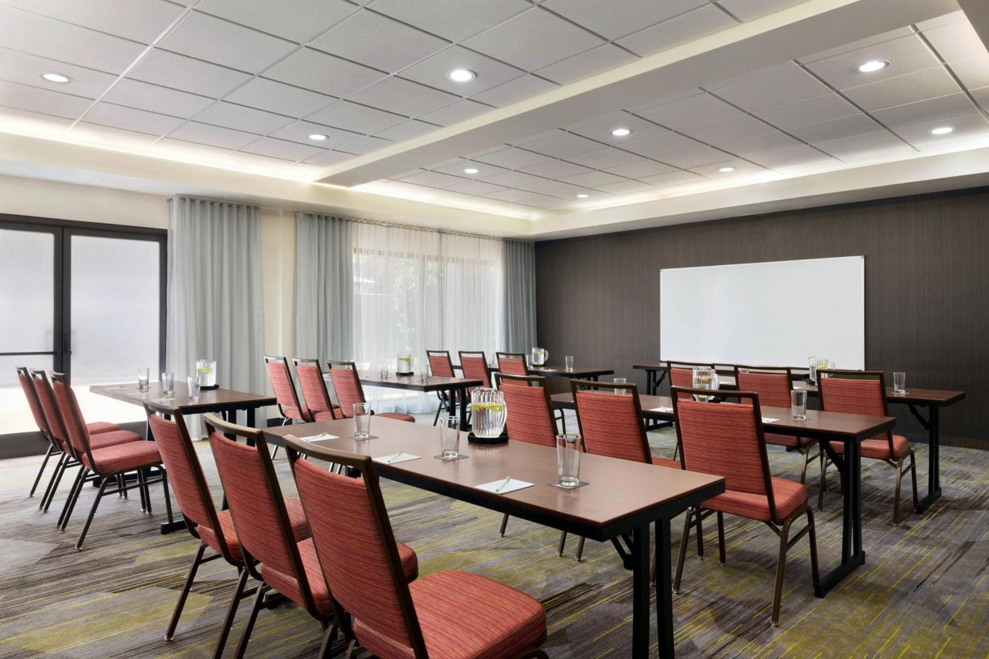 Courtyard By Marriott Tulsa Central Bagian luar foto