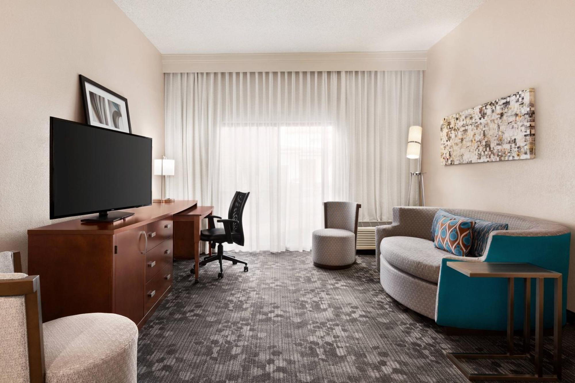 Courtyard By Marriott Tulsa Central Bagian luar foto