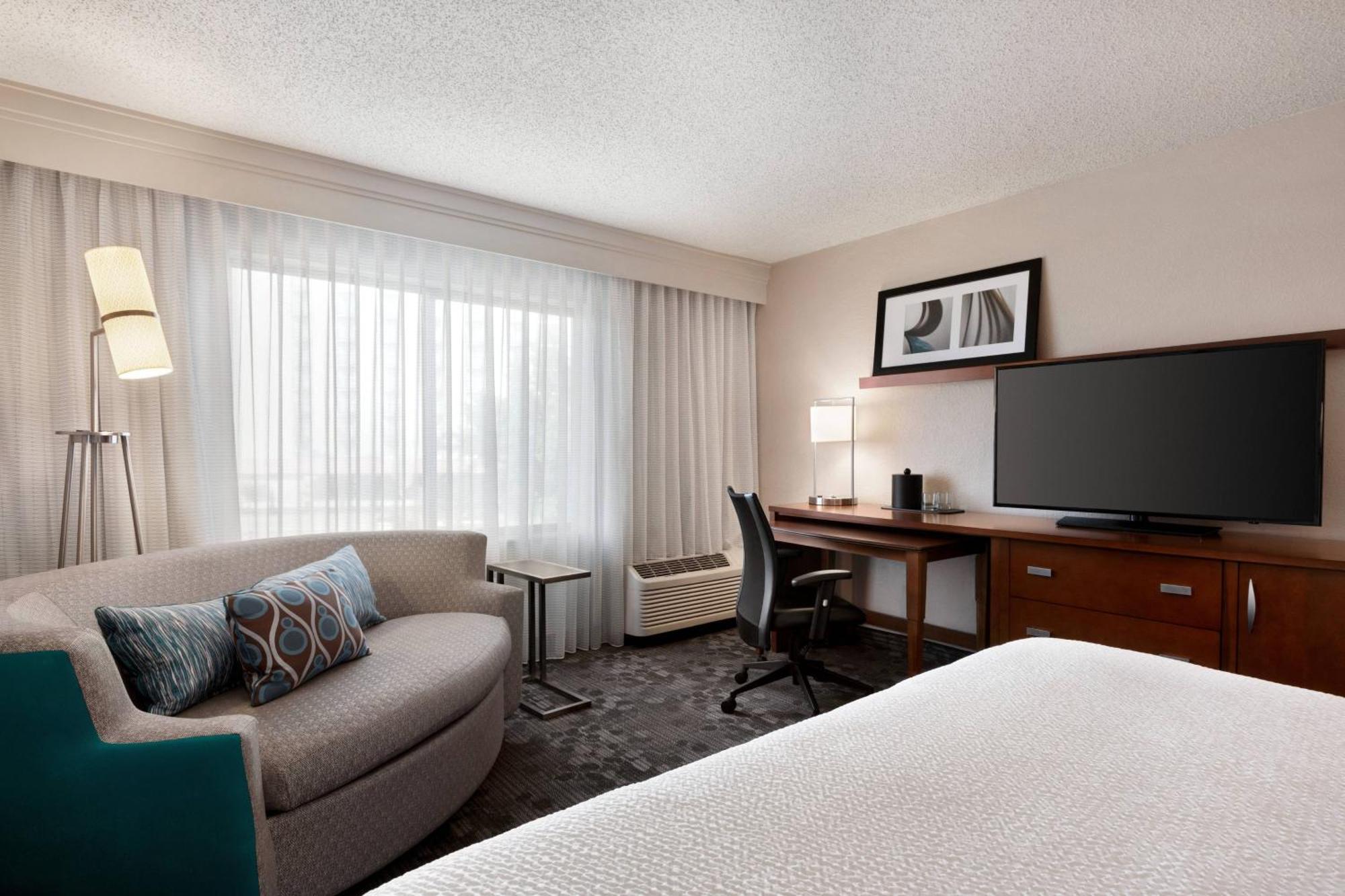 Courtyard By Marriott Tulsa Central Bagian luar foto
